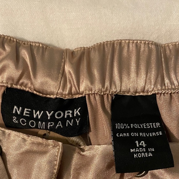 New York & Company Satin Joggers in tan satin 14 - Picture 5 of 7